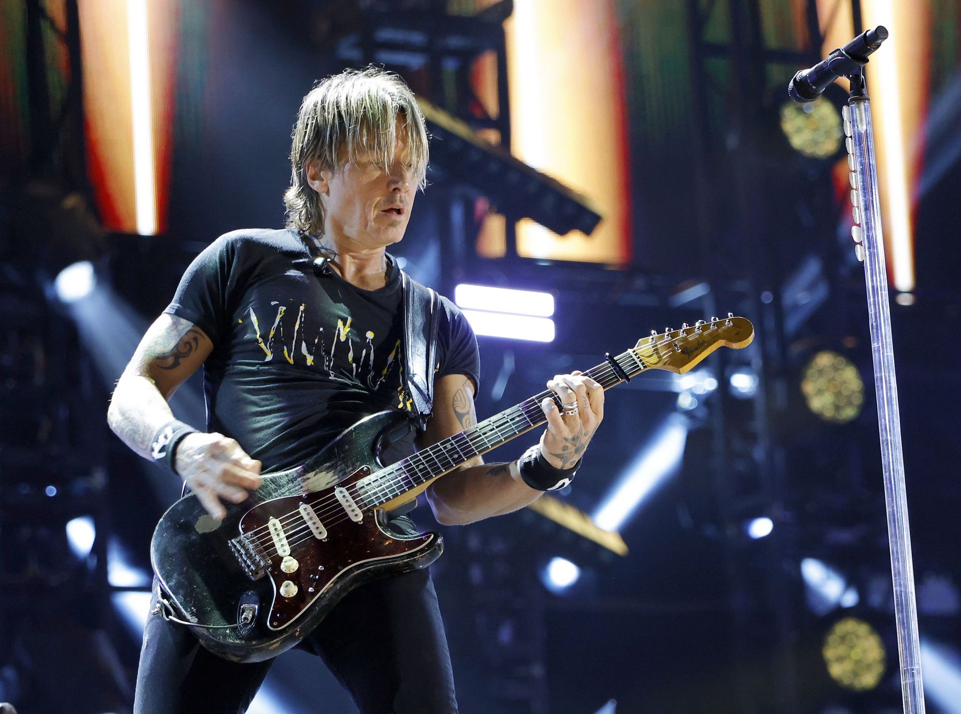 What did Keith Urban perform at exclusive Mar-a-Lago holiday bash? Singer surprises queer anthem cover during Trump-adjacent party